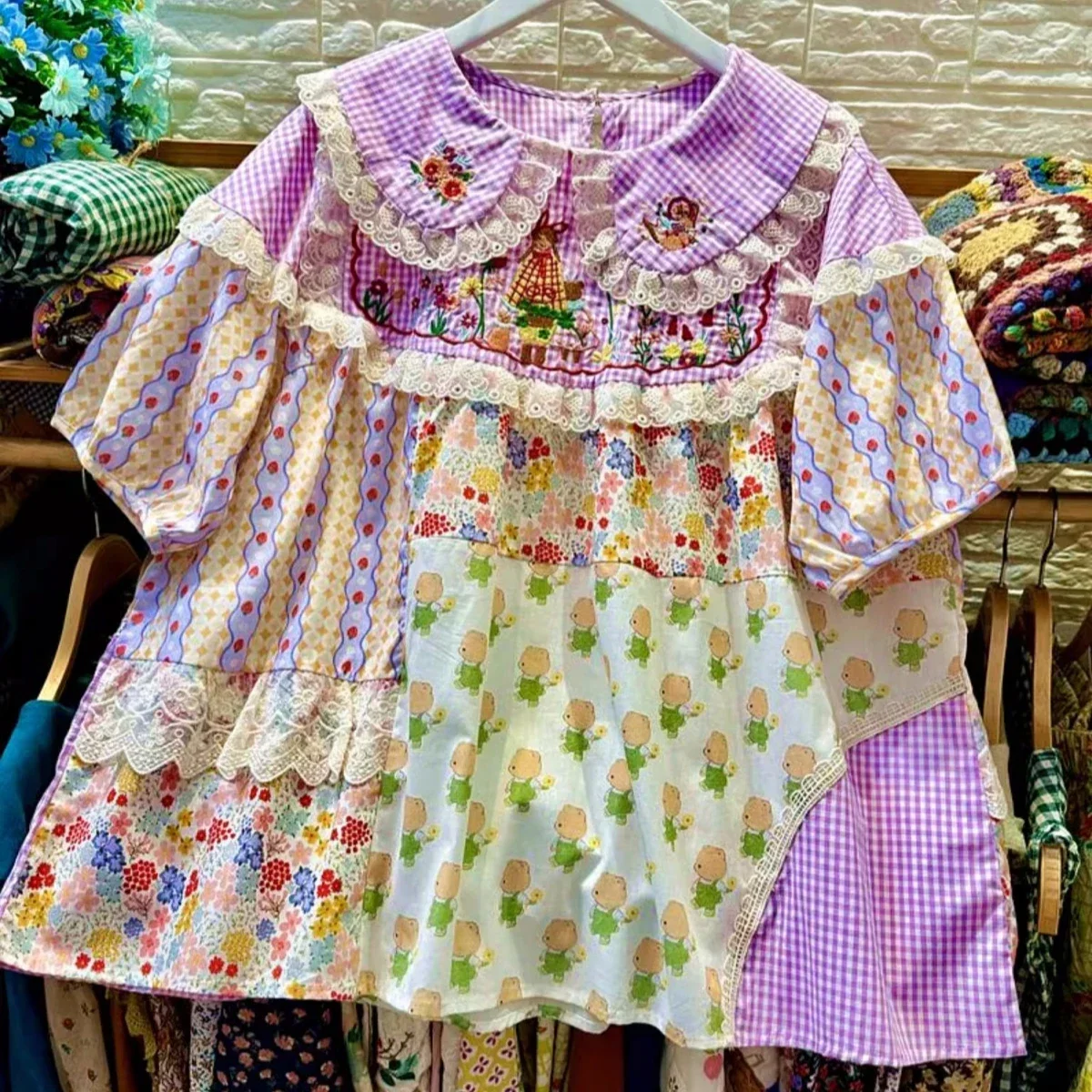 Embroidery On Shirt - Camicetta Vintage in pizzo arruffato Patchwork